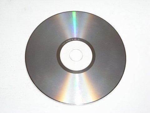 傷ついたCD・DVDが歯磨き粉で復活！？